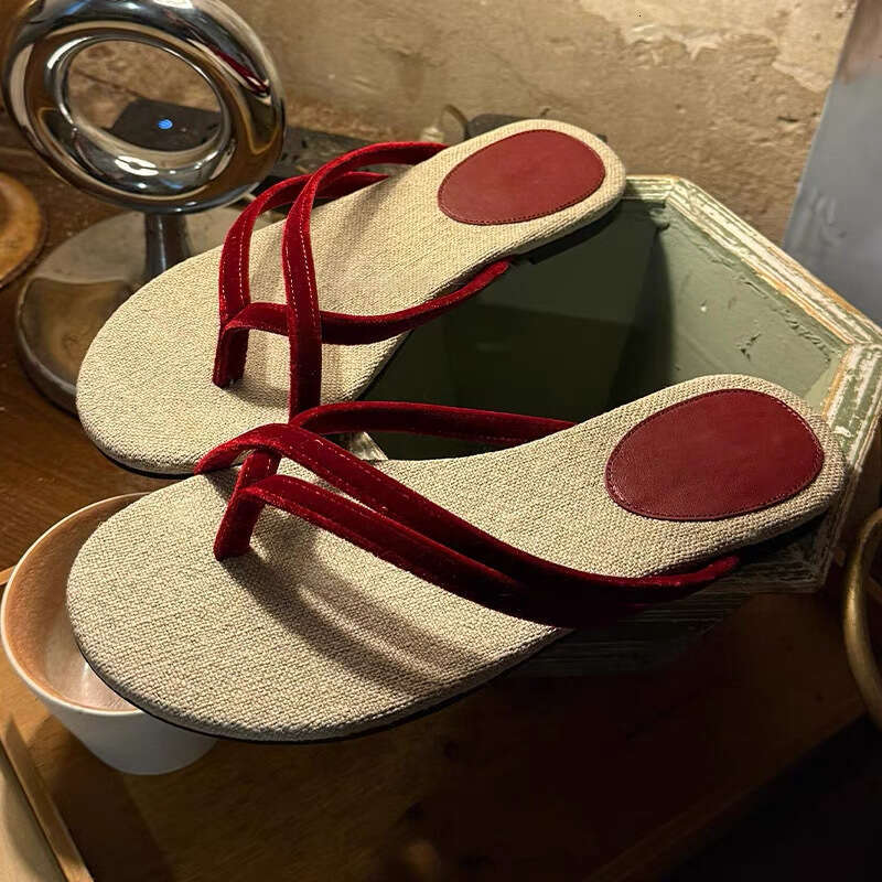 Niche Women's Summer Outdoor Genuine Leather Woven Flat Toe Flip-Flops Vacation Beach Sandals