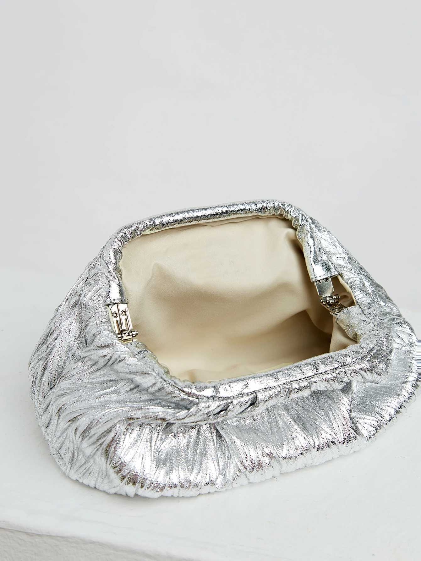 Elegant silver pleated handbag large capacity luxury portable banquet bag for easy carrying perfect choice for parties dates W250527