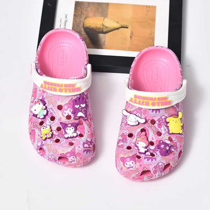 Sanrio New Sanrio Hello Kitty Summer Cartoon Children Slippers Non-Slip Soft-Soled Wrap Toe Sandals ChildrenS Boys Girls Beach Shoes w250528