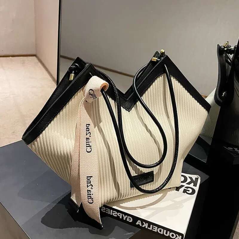 Free delivery Designer Shoulder Bag Spring 2025 New fashion knitted skew art bag for women (with size code tilt to see clearly order)