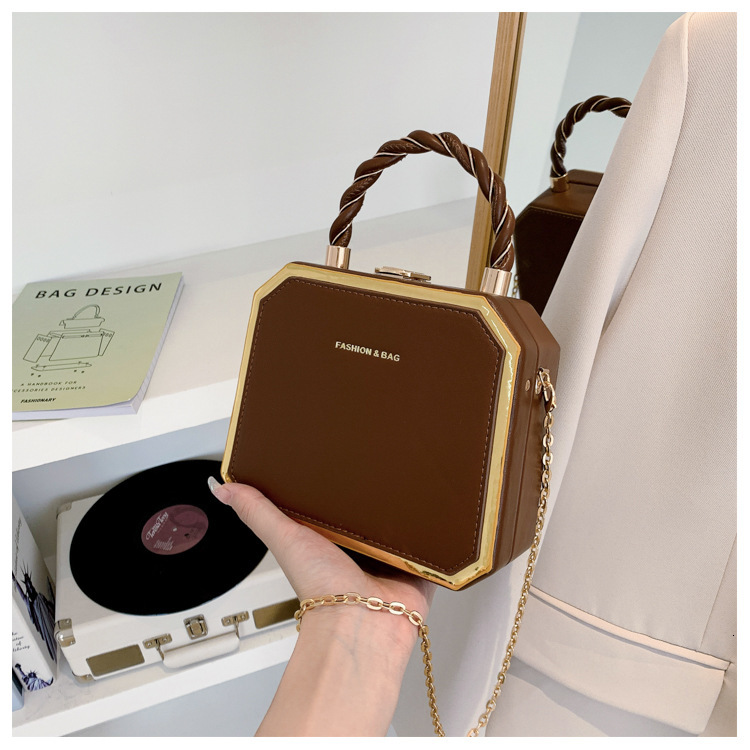 Top quality Brand High Quality New Style High-End Handbag Women 2024 Autumn Light Versatile Box Bag Fashion Chain Crossbody Bag Trend New Free Deliver
