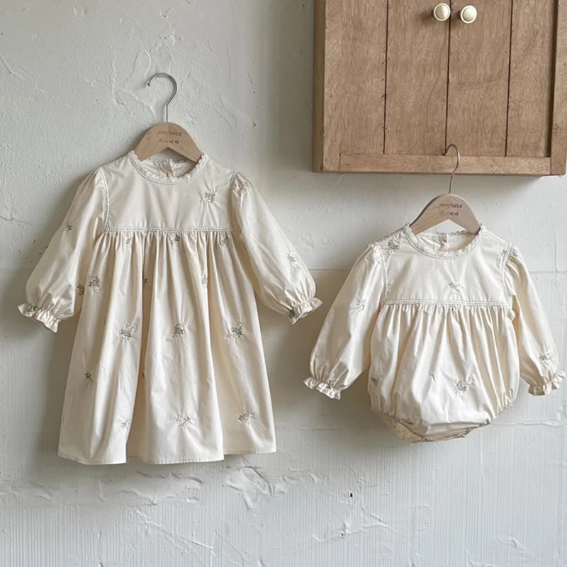Family Sister Matching Dress Outfit Baby Girls Clothes Sisters Embroidered Hollow Girl Romper Princess Dresses 250528