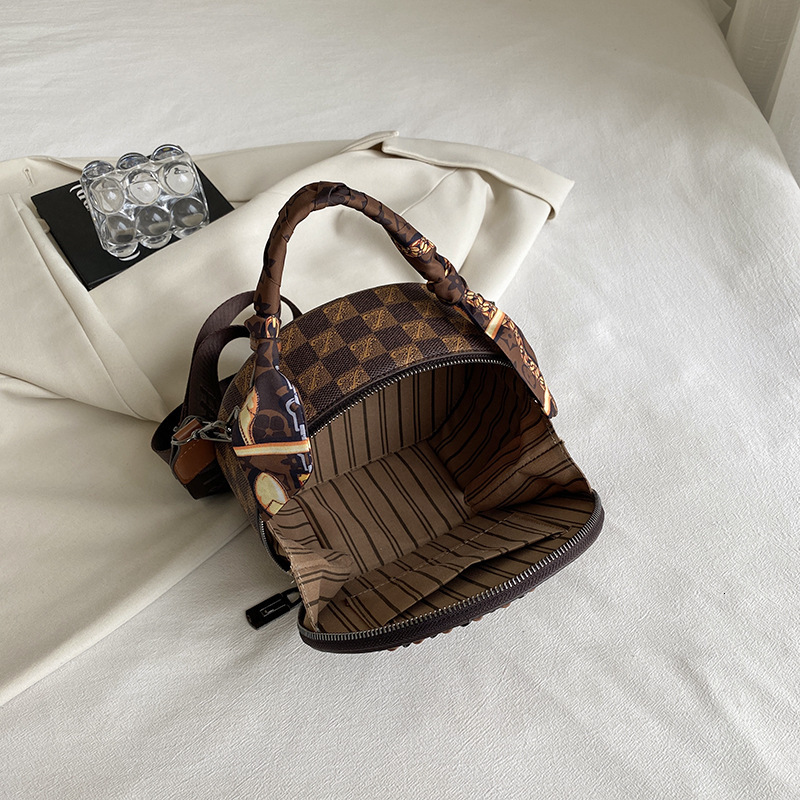Luxury Brand Designer Bag Single Shoulder Bag Retro Texture Round Cake Bag Women New Fashion Badge Scarf Handbag Versatile Crossbody Bag