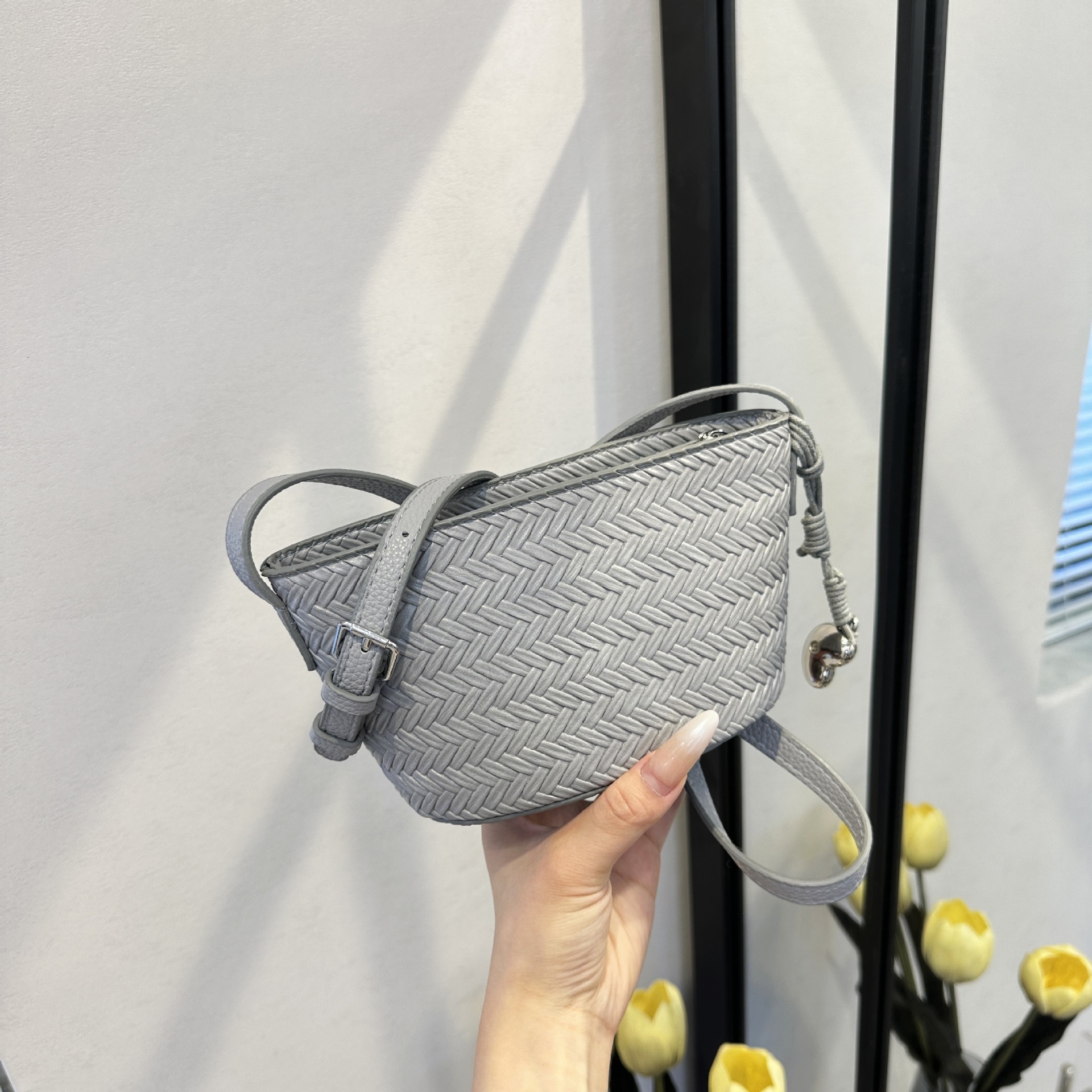 Luxury Brand Designer Bag Knitted Tote For Women 2025 New Large Capacity Commuter Single Underarm Cross Shoulder Handheld Bucket Bag