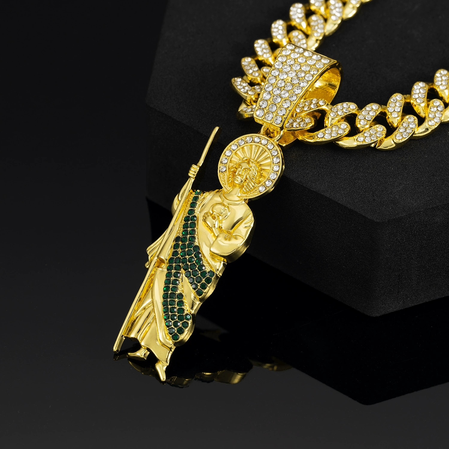 Exquisite Craftsmanship Cuban Link Necklace - Classic Design & Trendy Elements
