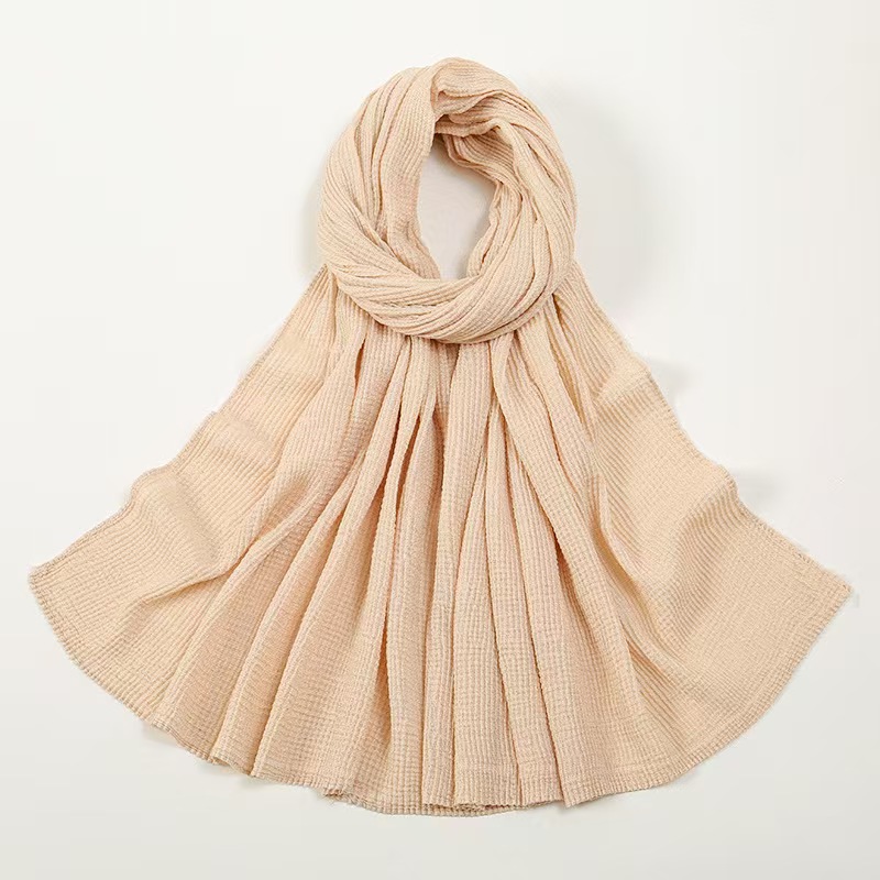T822 Hot sale fashion polyester silver silk corn grid pleated scarf ladies headscarf