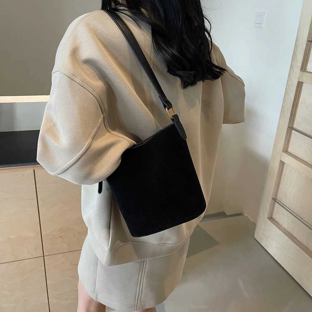 Women Retro Niche Design Suede Bag Large Capacity Totes Handbag Vintage Crossbody Satchel Bag Faux Suede Shoulder Bag Y250528