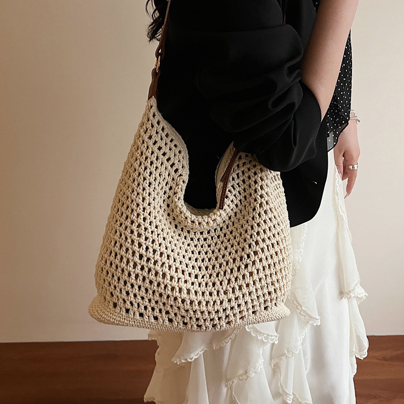 2025 new summer fashion hollow woven designer women's new style simple temperament single shoulder large capacity vacation women's bag