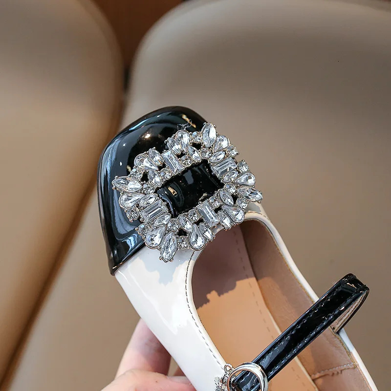 Girls leather shoes Princess Dress Shoes Baby Patent Mary Jane Rhinestone Middle Heel Red Soft Sole Spring Fashion 250528