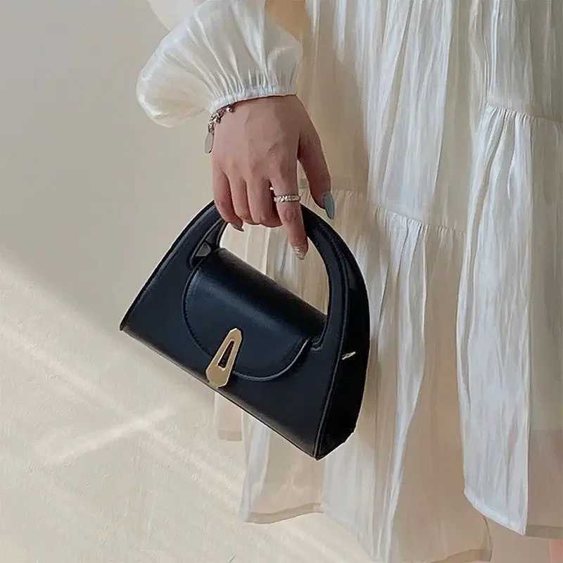 NicheHigh-End Feel Womens Crossbody Bag 2024 New Style Versatile Commuting Vintage Lock Buckle Shoulder Bag Trendy Y250528