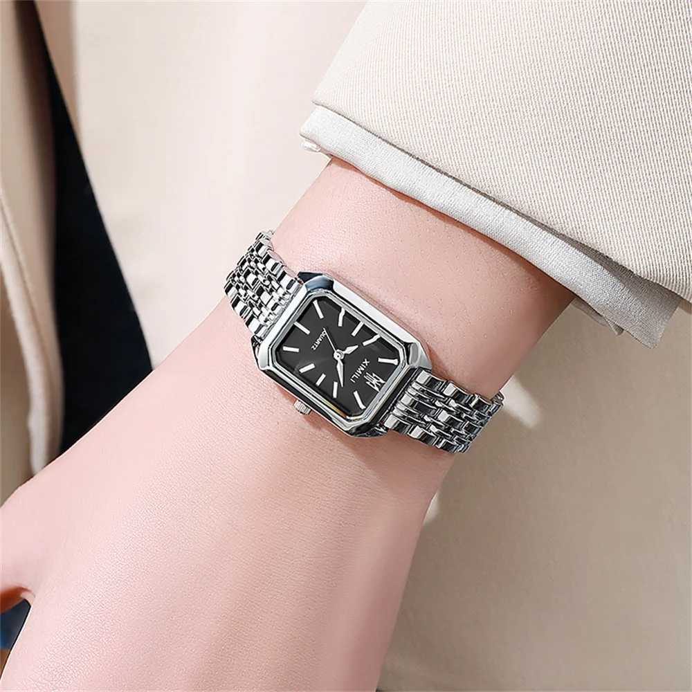 Luxury 2025 New Ladies Quartz Watch Fashion Simple Square Gold Womens Stainless Steel Clock Commercial Wristwatches Gifts XJ250527