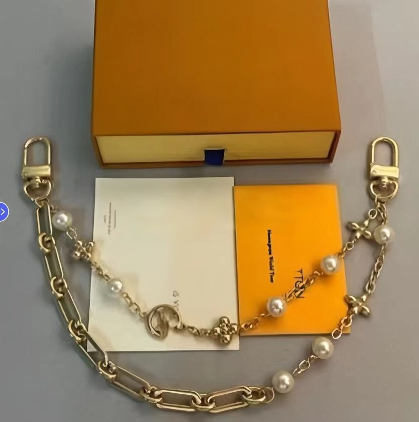 designer keychain women V Letters keychain wallet llavero Car Key Chain Buckle jewelry Keyring flower Keychains bag chain Lanyards678