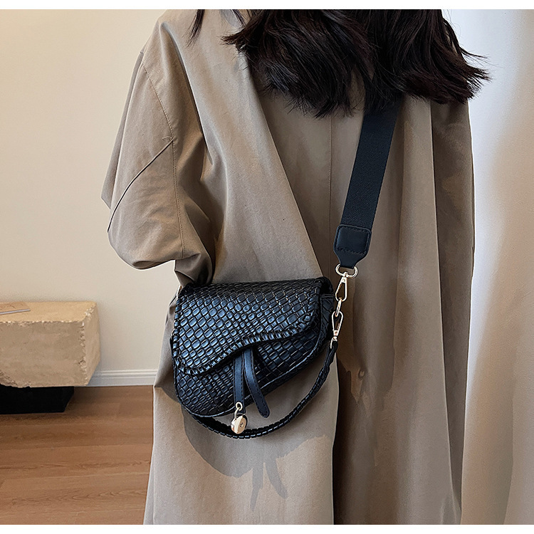 Luxury Brand Designer Bag 2023 New Korean Edition High End Bubble Pattern Texture Small And Popular Saddle Women's Crossbody Single Shoulder Bag