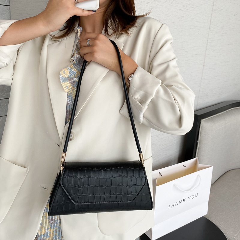 New popular women's bag trend fashionable women's single shoulder underarm French commuter bag retro designer solid color single shoulder un