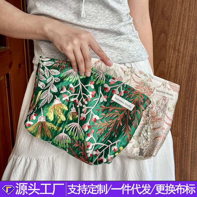 New Embossed Flower High-Quality Makeup Large Capacity Portable Clutch Women's Inner Liner Bag for Travel and Outings