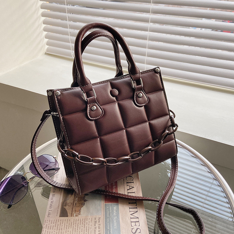 Spring and summer new texture women's bag new fashion simple crossbody bag new personalized handheld bag solid color designer style single should