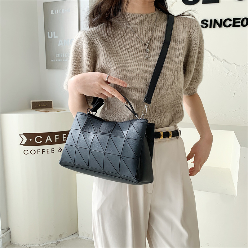 New women's bag new simple casual women's bag summer new single shoulder sloping body Western style fashionable handbag patchwork grid desig