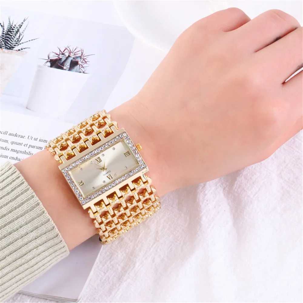 UTHAI W29 New Watch For Women Fashion Light luxury Square Diamond Quartz Watches Clock Ladys Gold Stainless Steel Bracelet XJ250527