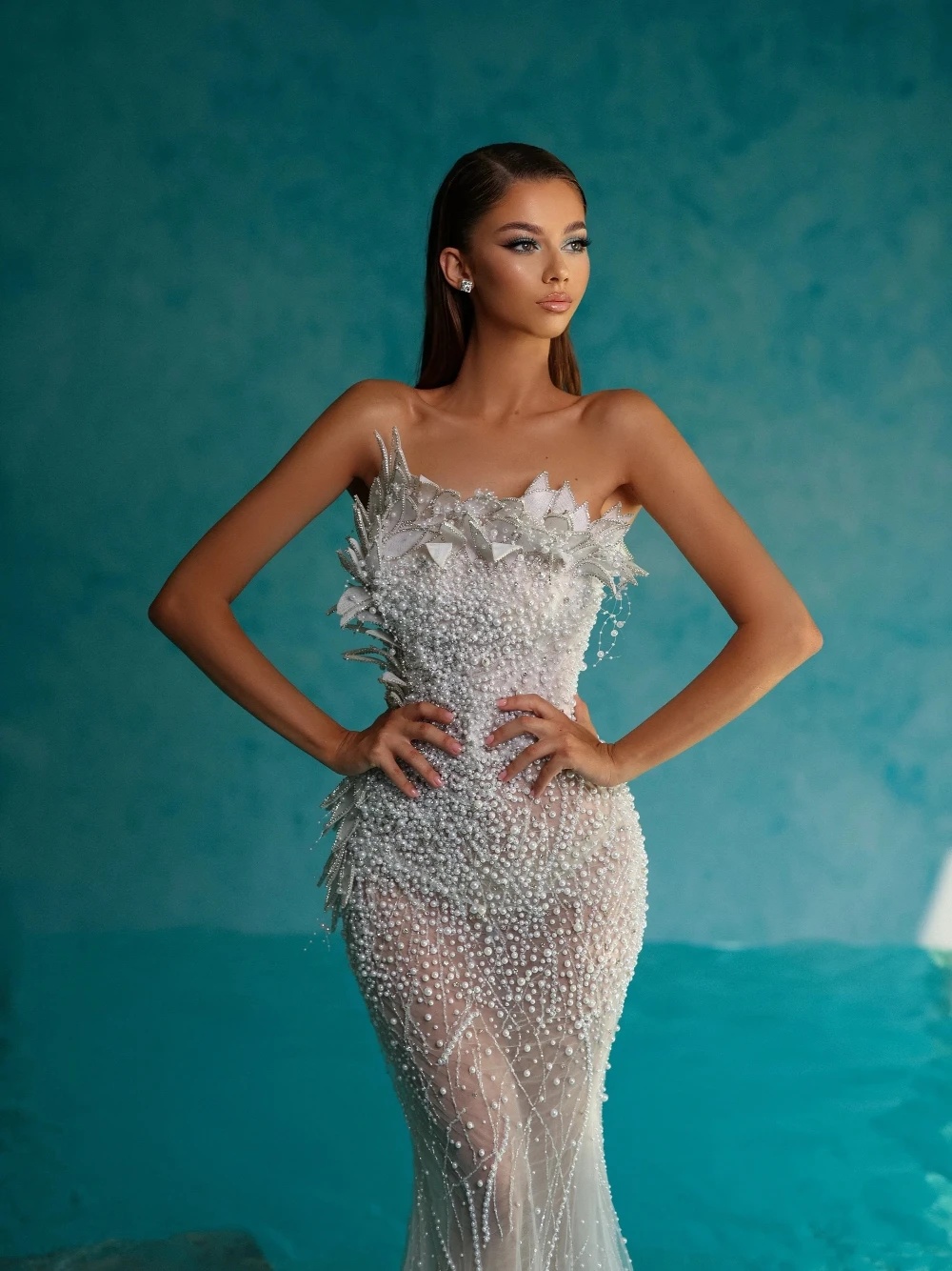Illusion Sleeveless Wedding Dresses Sexy Pearls Strapless Wedding Dress Floor Length Beaded Customized Bridal Gowns