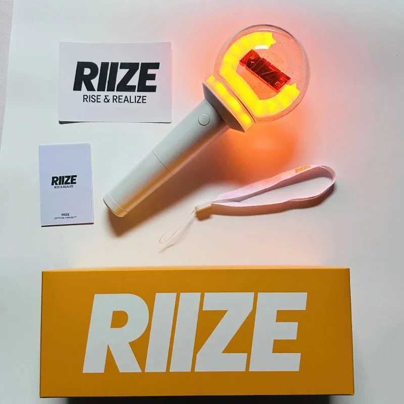 KPOP Riized Lightstick Stand Concert with Acrylic Keychain Light Stick Decoration Party Flash Fan Gift W250528