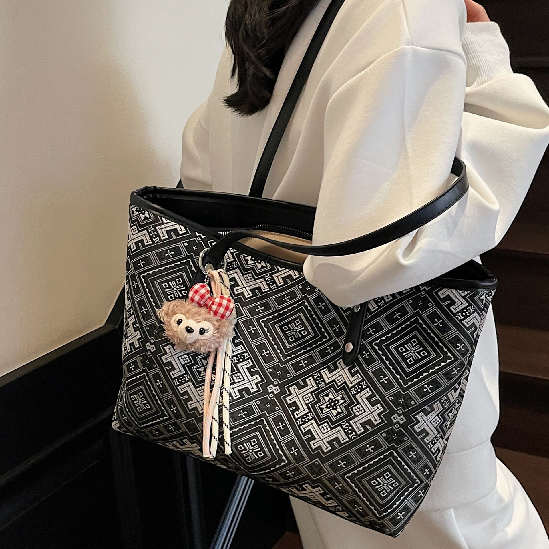 Luxury Brand Designer Bag 2025 Summer New Handbag Small Bag For Women Tote Chinese Style Bag New Sweet Exquisite Commuter Shoulder Crossbody Bag