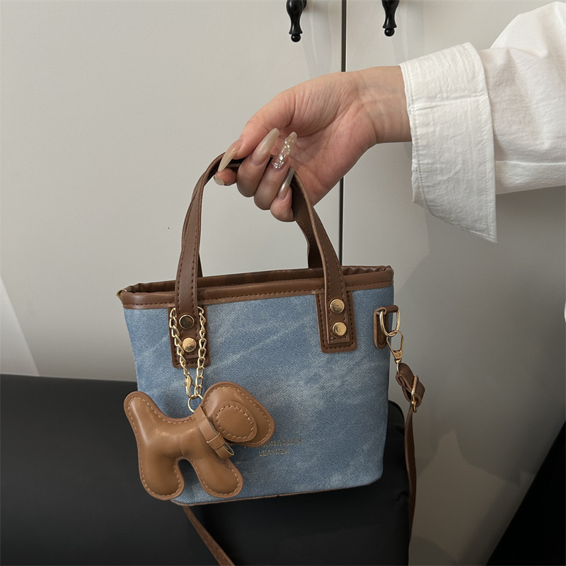 Top quality Brand High Quality New Style Trendy Handbag for Women 2025 Spring New Fashion Shoulder Bag Casual Fashion Crossbody Bag New Free Delivery 