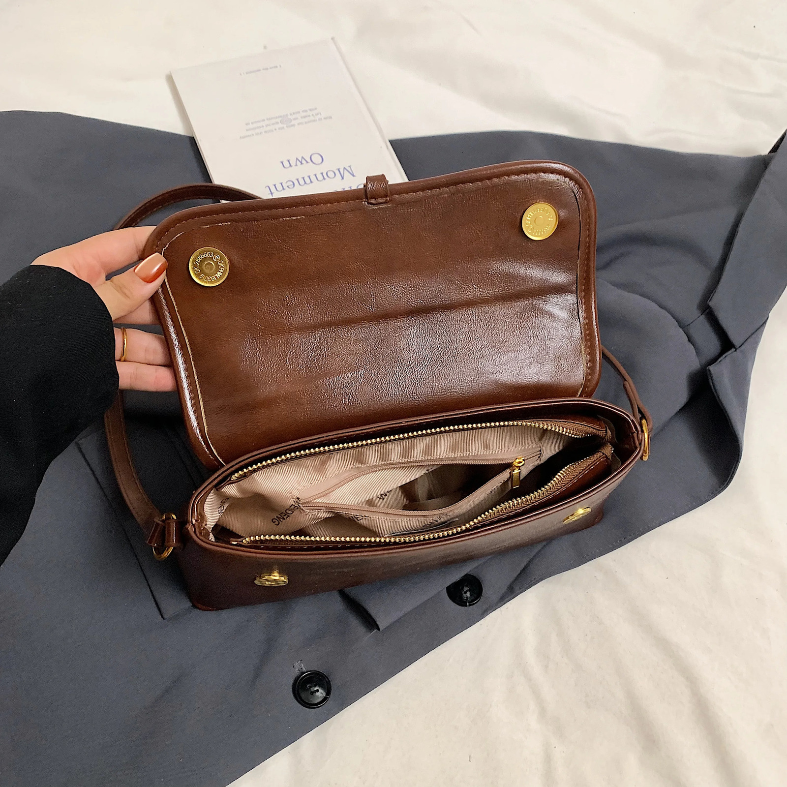 Vintage handbag French baguette armpit bag oil wax leather single shoulder armpit bag for commuting 250526