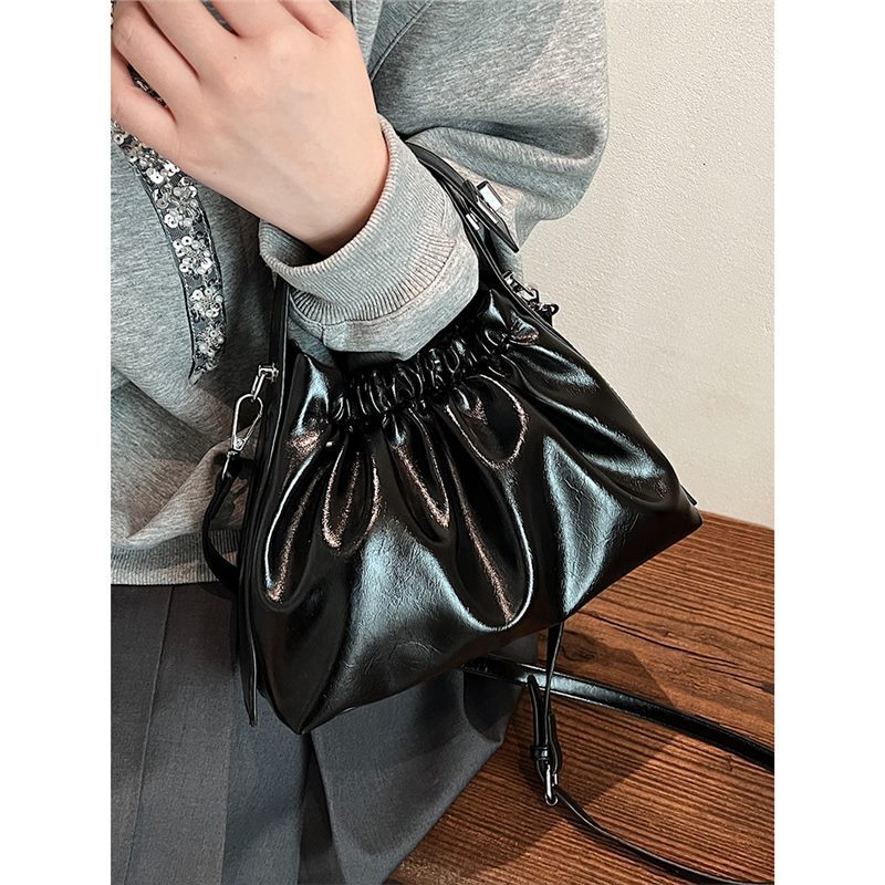 New women's bag small design unique pleated cloud bag new multifunctional commuting handbag fashion shoulder crossbody bag solid color retro desi
