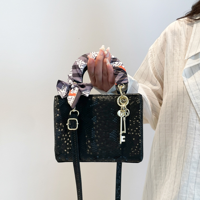 Luxury Brand Designer Bag 2025 New Snake Patterned Daifei High-End Single Shoulder Crossbody Bag, Light Luxury Fashion, Niche Trend Handbag For Women