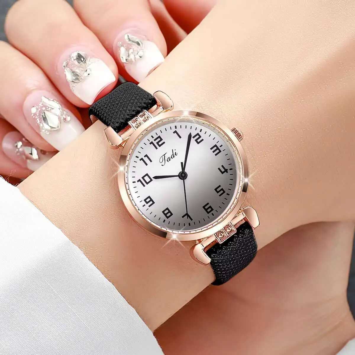 2/3/4/5/6PCS Fashion Women Multicolor Watches Set Simple Small Dial Leather Strap Quartz Watch For Ladies ClockWithout Box XJ250527