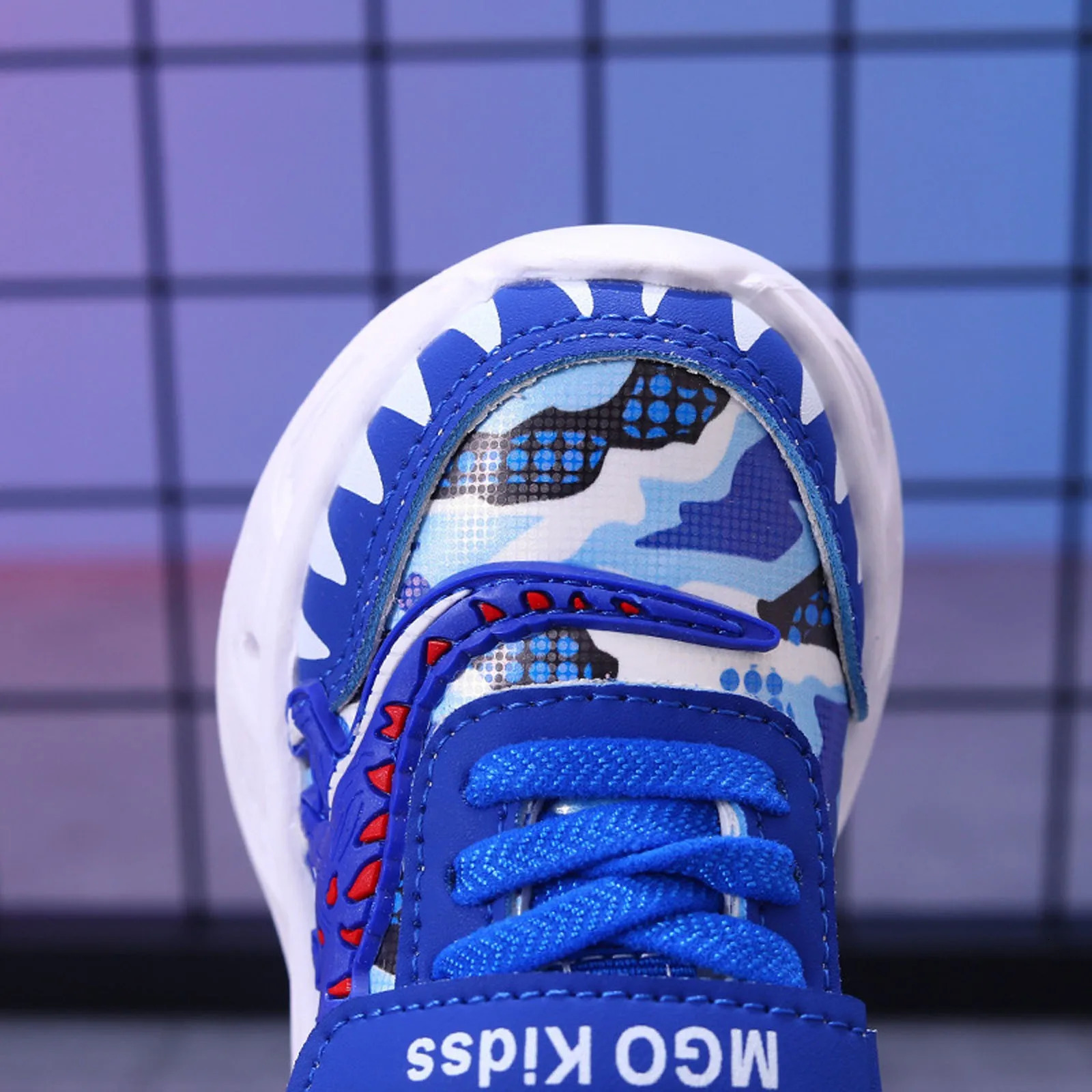 Shoes 10 Kids LED Light Up Childrens Shoes Unisex Cool Sneakers Soft And Lightweight Flat Shoes For Boys And Sneaker Ties Kids 250528