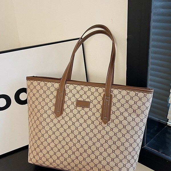 Luxury Brand Designer Bag Women's Handbag 2025 New Simple And Fashionable Large Capacity Letter Printed Shoulder Tote Bag