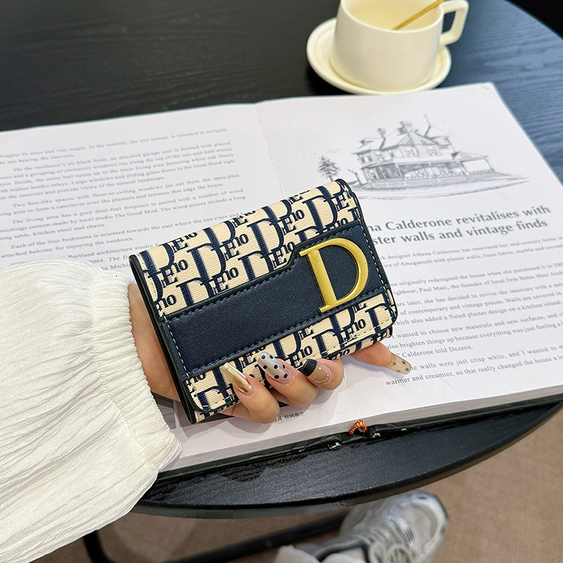 Free Shipping Designer Wallet 2025 New Fashionable Women's Three Fold Handbag Short Wallet Coin Bag Retro Multi Slot Card Bag Mobile Phone Bag ID