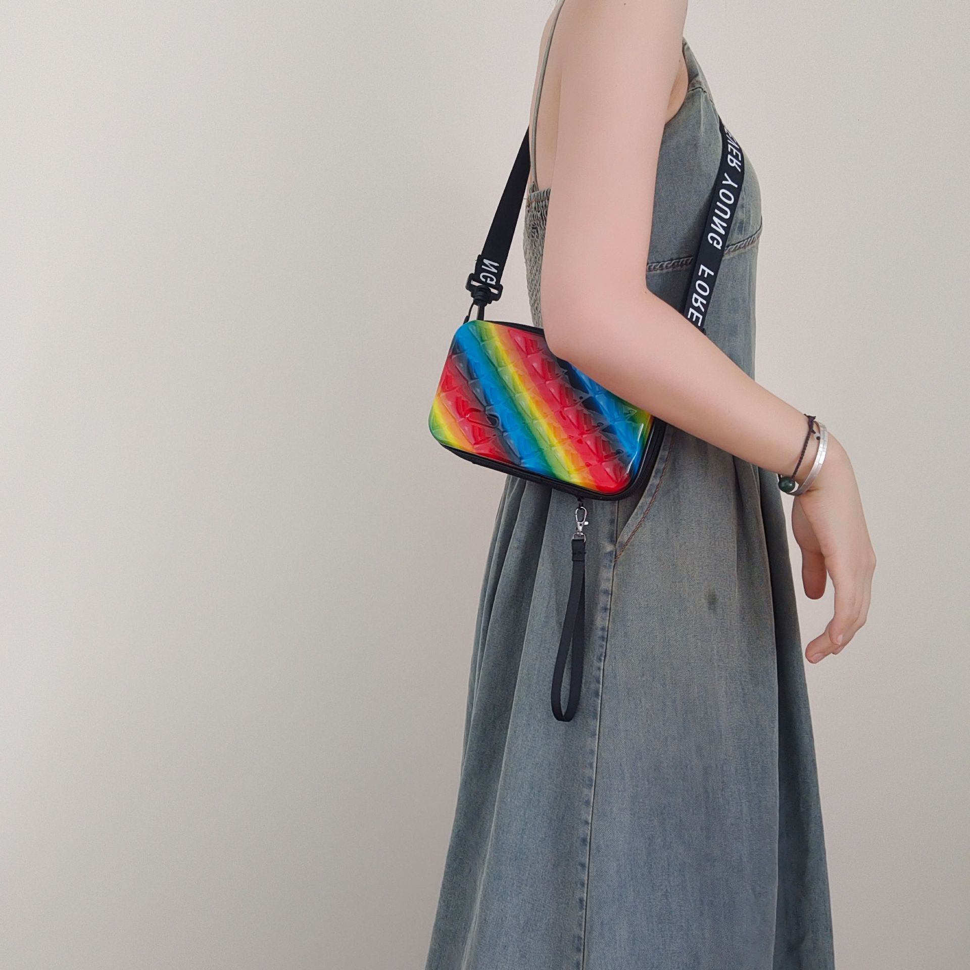 High quality brand, new high-quality free designer bag, crossbody bag, new trend fashion rainbow bag, hard box makeup bag, new free designer bag