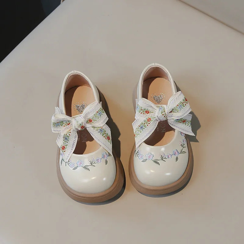 Girls Small Leather Shoes Size 23-35 Beige Embroidery Girls Single Shoes Spring Autumn Soft Non-slip Children Mary Jane Shoes 250528