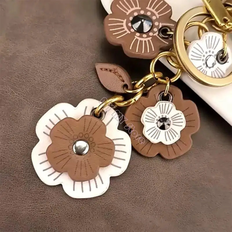 Stylish Leather Flower Keychain Bag Pendant Car Keyring Charm Unique Hanging Pendant Present for Women 250527