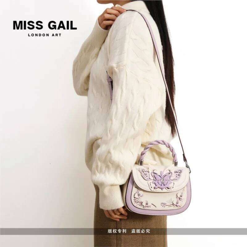 Light Brand Women's Handbag 2025 Autumn And Winter New Retro Single Shoulder Sweet Girl High-End Designer Crossbody Bag
