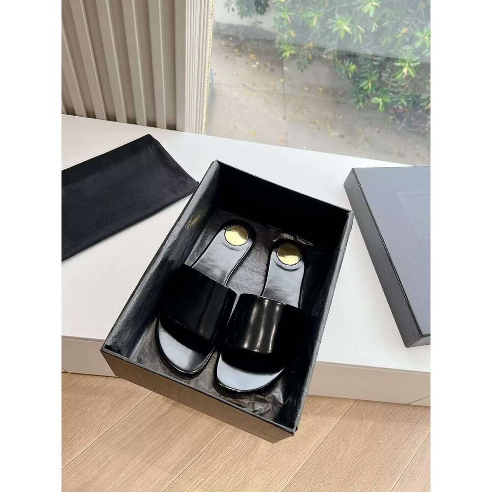~Stunning Genuine Leather Flat Sandals for Women Summer Outdoor French Style Small Beach Soft Sole Half Slippers