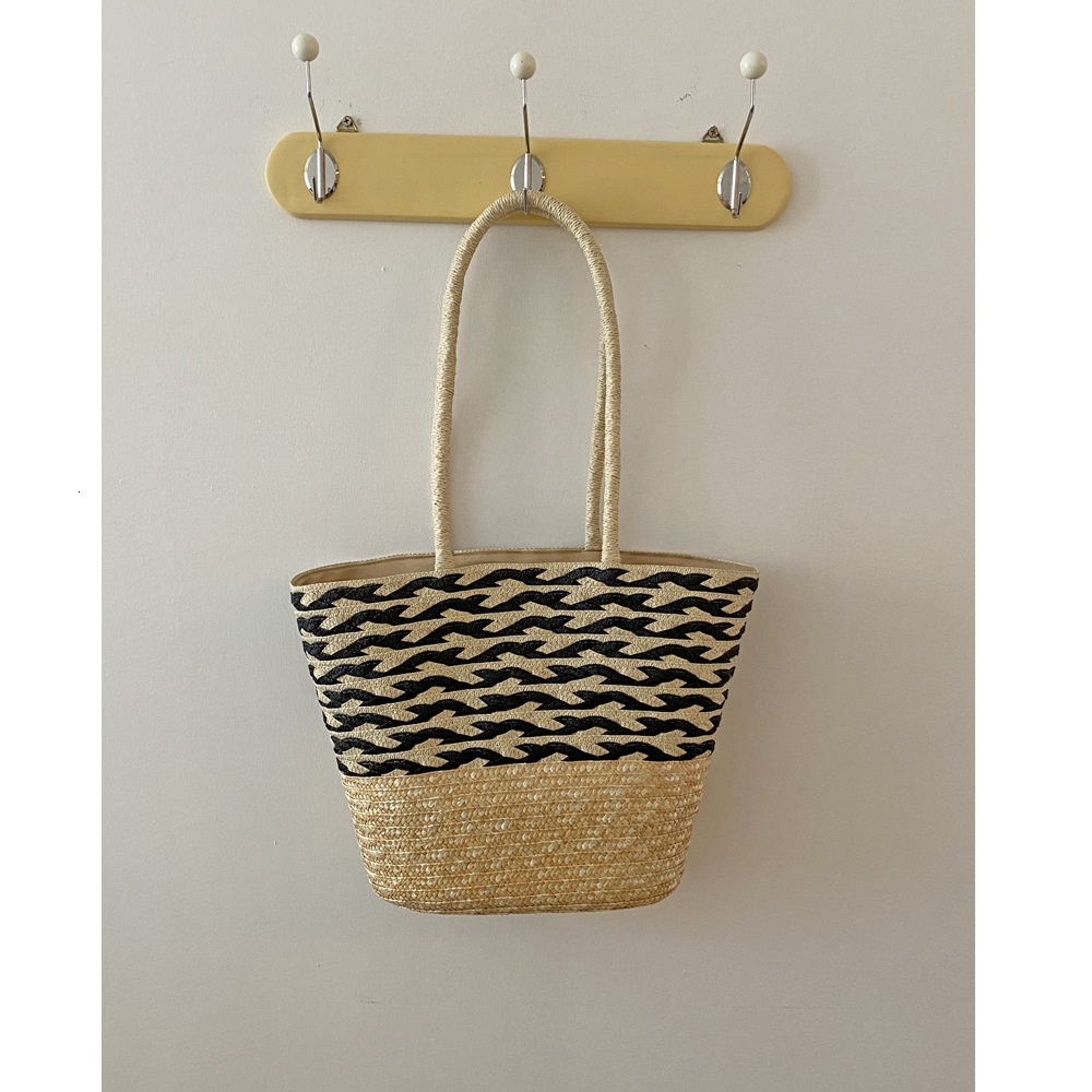 2025 New Large Capacity Women's New Summer Fashion Commuter Korean Edition Grass Weaving Designer Multi functional Leisure Shoulder Bag
