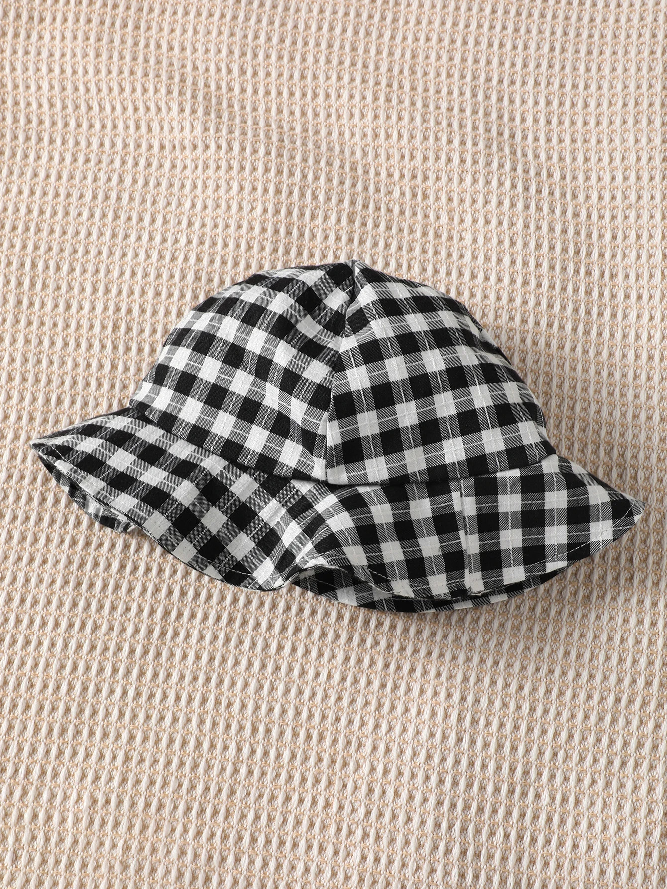 Simple Style Pure White Baby Boy Vest Jumpsuit Round Neck Sleeveless Motorcycle Print Jumpsuit Black And White Checkered Hat 250528