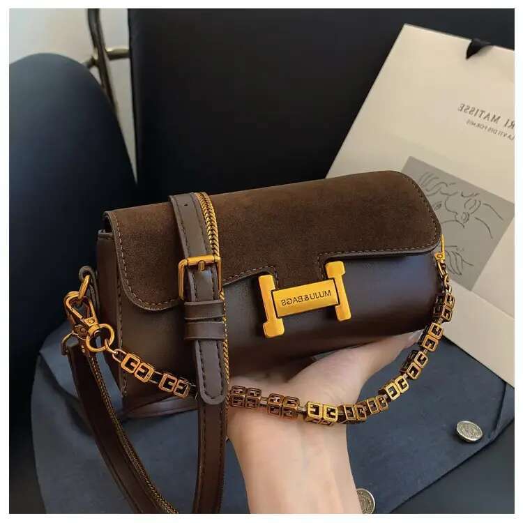 Stylish Multi-Functional Shoulder Purse with Premium Chain Detail