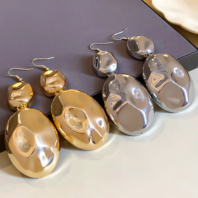 Exaggerated Bright Pleated Earrings Necklace Set Women Exquisite Fashionable Collarbone Chain Light Temperament 250527