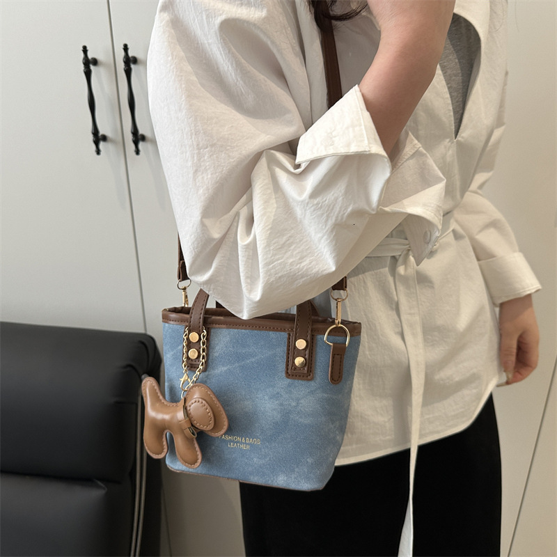 Top quality Brand High Quality New Style Trendy Handbag for Women 2025 Spring New Fashion Shoulder Bag Casual Fashion Crossbody Bag New Free Delivery 