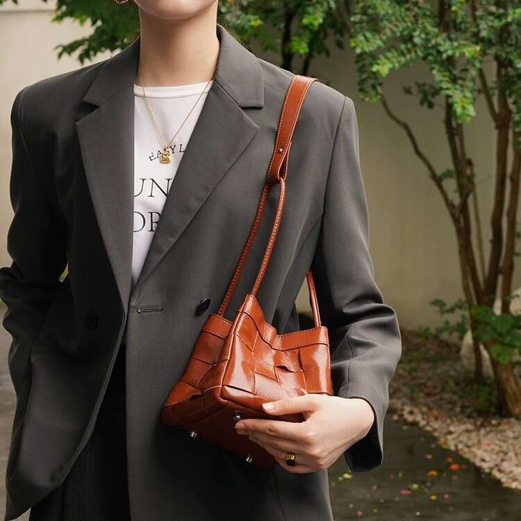 2023 New Niche Genuine Leather Woven for Women Simple Crossbody High-end Handbag Small Square Underarm Shoulder Bag