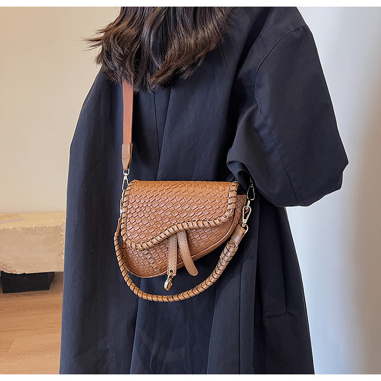 Luxury Brand Designer Bag 2023 New Korean Edition High End Bubble Pattern Texture Small And Popular Saddle Women's Crossbody Single Shoulder Bag
