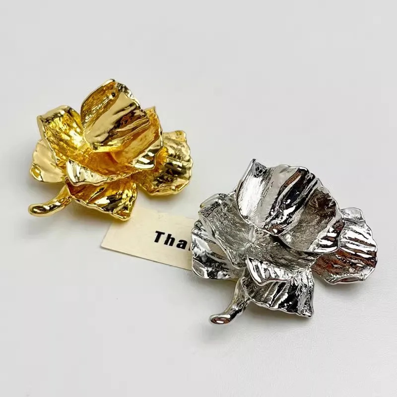 Vintage Rose Flower Metal Broochs for Women Trend Fashion Delicate Suit Corsage Pins Party Jewelry Accessories 250527