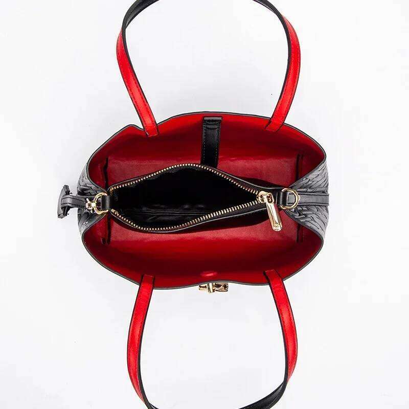 CH Crossbody 2024 Fashion Brand Women's Casual Versatile Emed Pattern Leather Solid Colour Letter Shoulder Bag