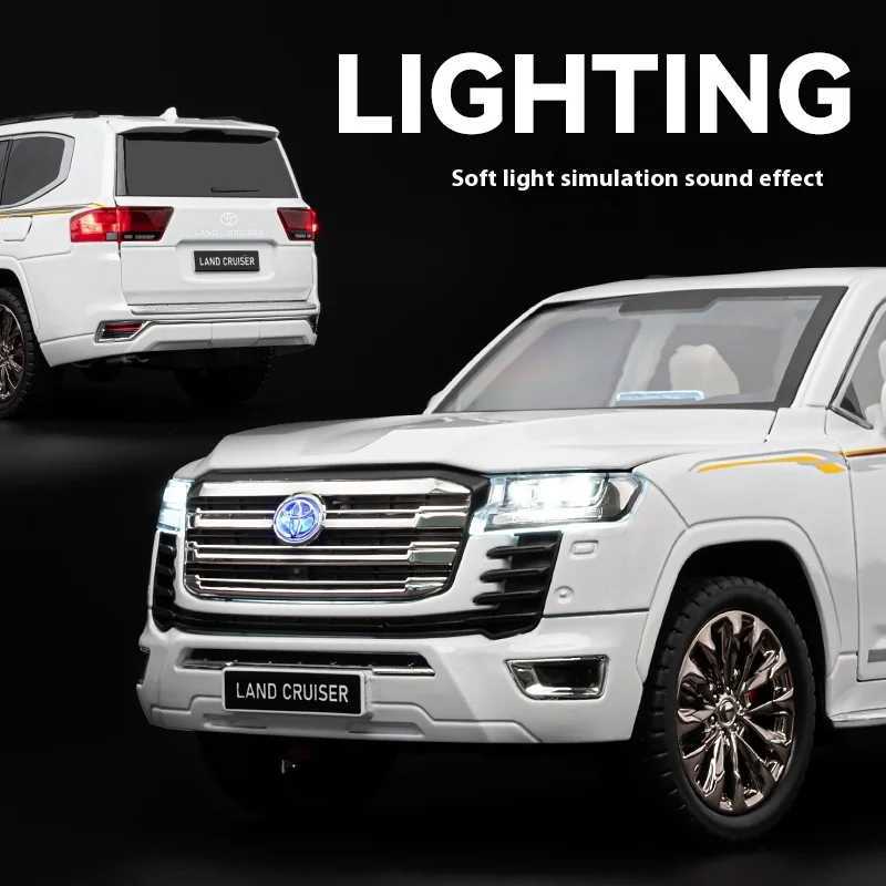1 18 Toyota Land Cruiser LC300 SUV Alloy Car Diecast Model Sound Light Toy Home Decoration Ornaments Collection Gift Kid Toy R250528