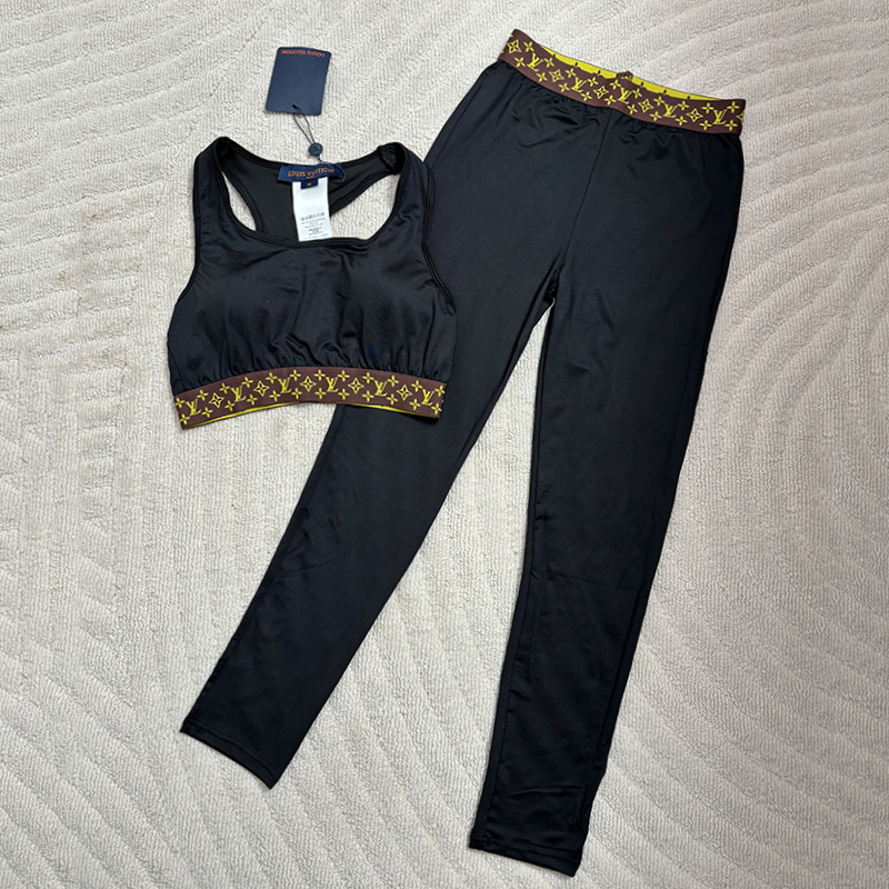 Designer Yoga Set 2 Gym Yoga Set Seamless Tops Sports Heart Throb Bra+Leggings High End White Striped Low Back Dance Yoga Outfits Summer Women bra set L5223