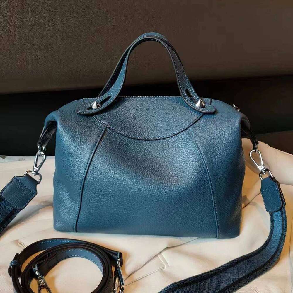 new soft Baotou genuine leather hand-held single shoulder messenger bag casual and large capacity manufacturers direct supply